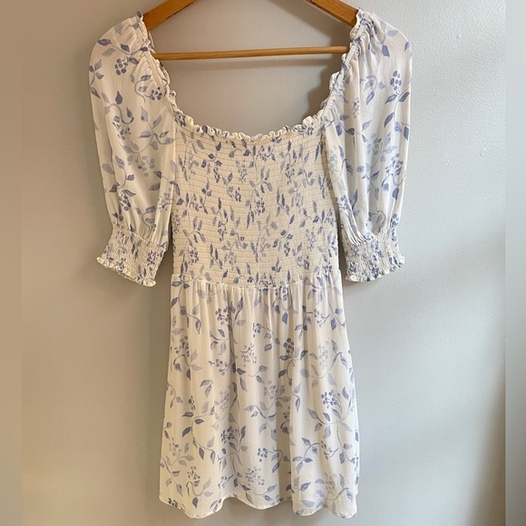 Reformation Elle Short Puff Sleeve Smocked Mini Dress in Blue & White Floral, 2 - Picture 6 of 8